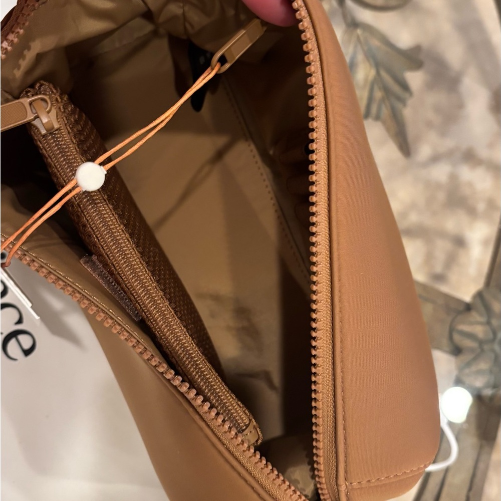 All-Day Neoprene Toiletry Bag - Picture 4 of 4